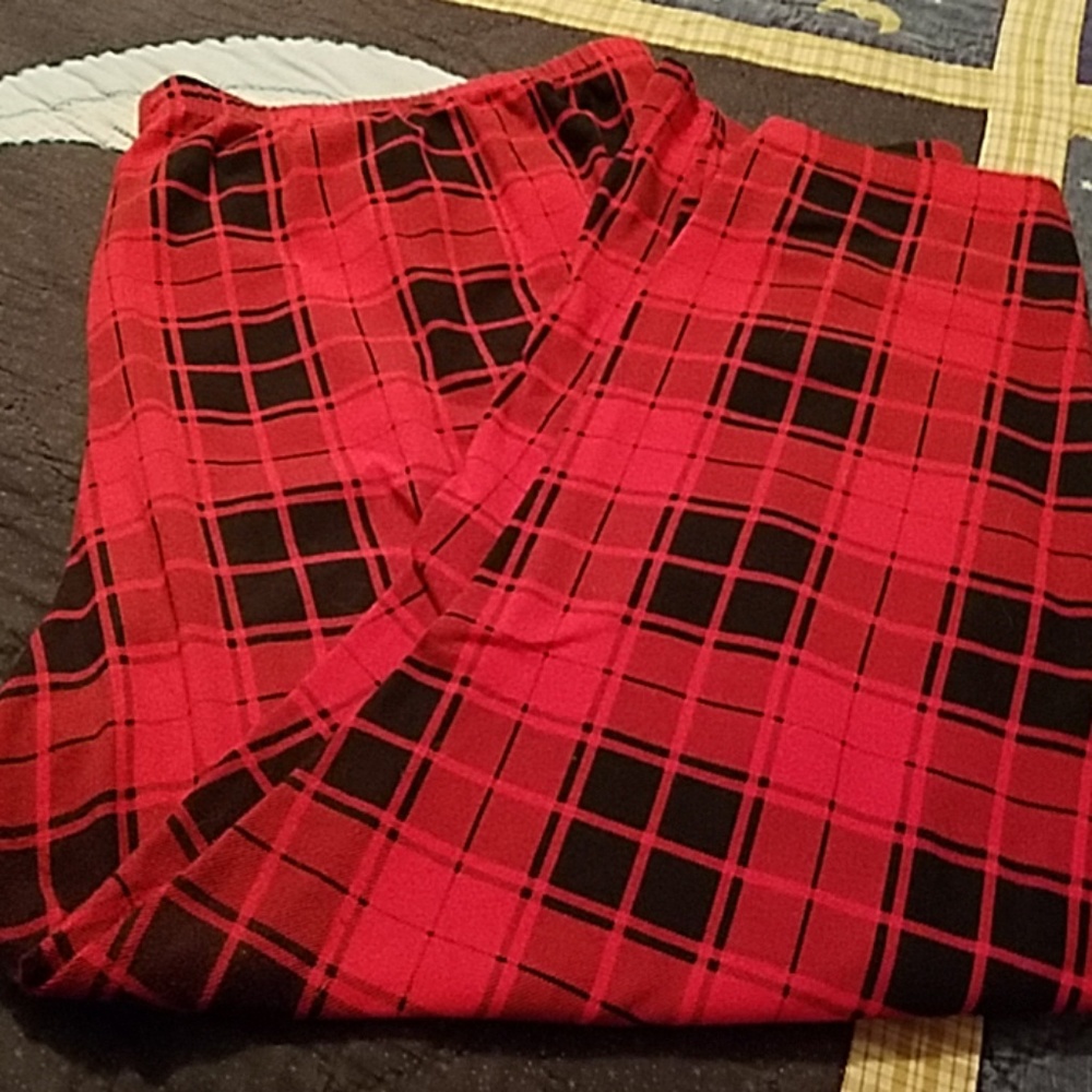 Red checkered tights. 26w/28w